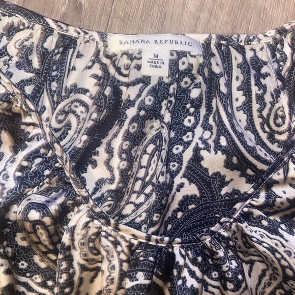 Banana Republic, Paisley silky Lightweight Tunic. Sz M - Picture 4 of 8